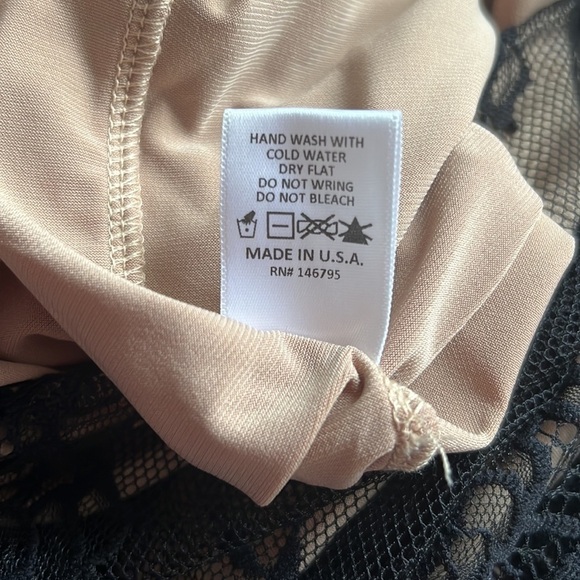 𝅺4SI3NNA the Label Asymmetrical Lace Bodycon Skirt - Picture 6 of 7